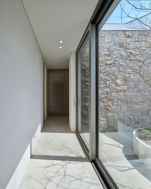 Nabi House / Todot Architects and Partners-インテリア写真、コンクリート