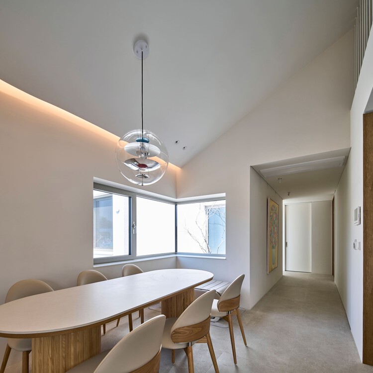 Nabi House / Todot Architects and Partners-インテリア写真、ダイニングルーム、木材、照明、ガラス