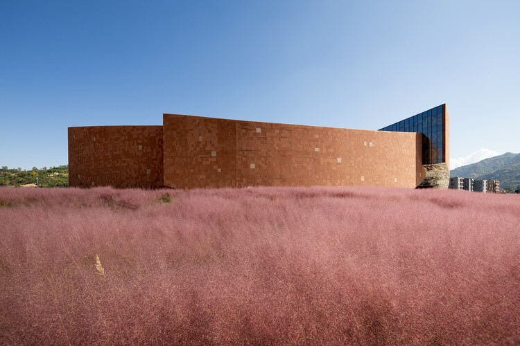 Maiji Mountain Visitor Center / ZXD Architects + Biad -Image16 of 38