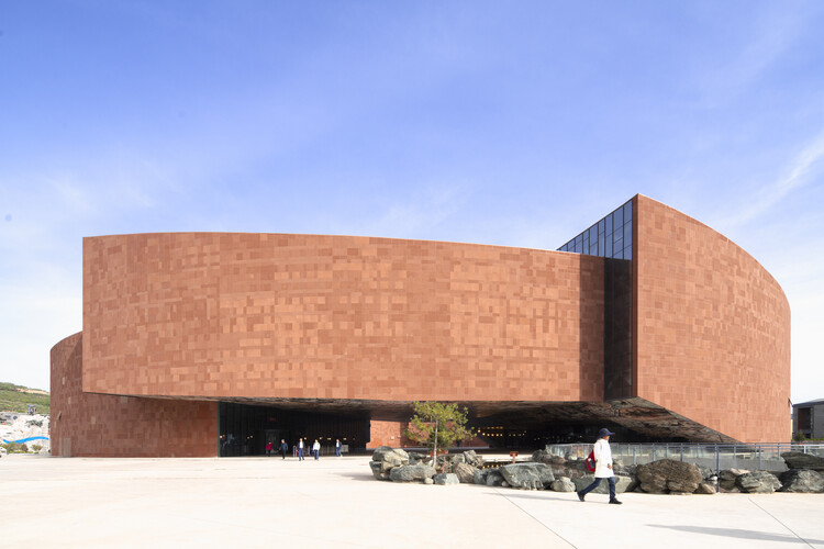 Maiji Mountain Visitor Center / ZXD Architects + Biad -Image 23 of 38