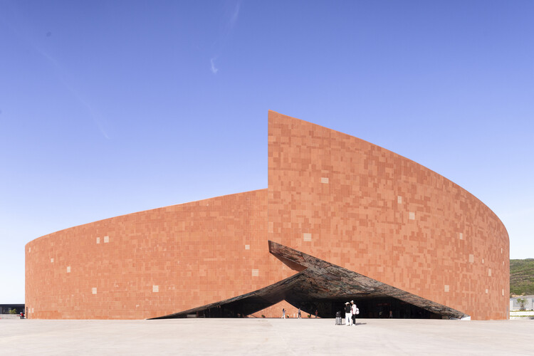 Maiji Mountain Visitor Center / ZXD Architects + Biad -Image15 of 38