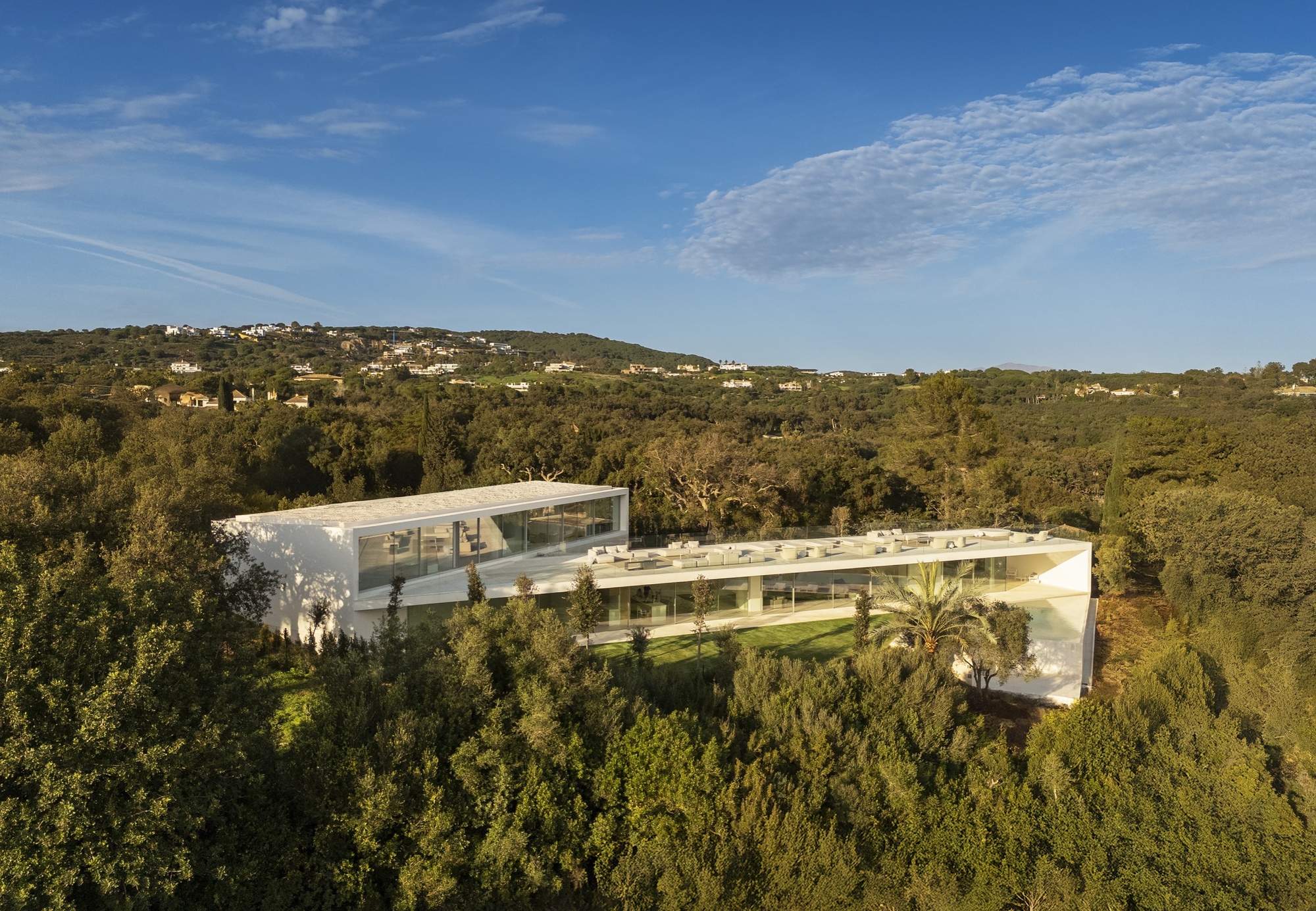 Villa 95 Sotogrande / Fran Silvestre arquitectos