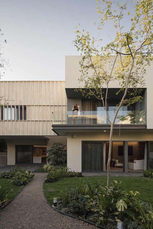 Ataraxia House / Mem Arquitectos-外装写真、バルコニー、中庭