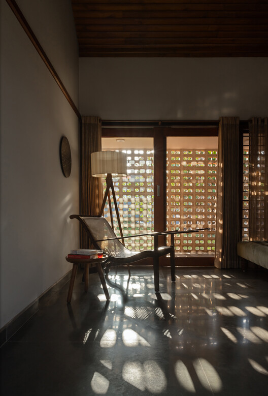 House of Quad / Thomas Parambil Architects-インテリア写真、木材、照明