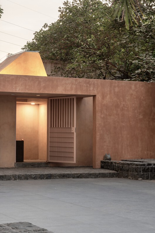 Datta Vihara Shrine / Karan Darda Architects -Exterior Photography、Concrete