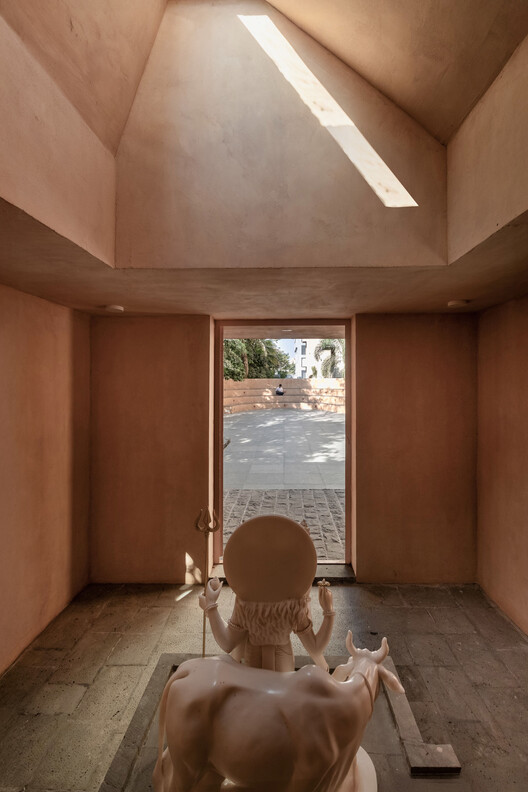 Datta Vihara Shrine / Karan Darda Architects-インテリア写真、コンクリート