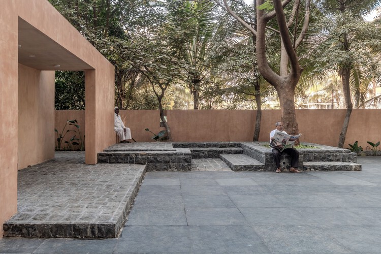 Datta Vihara Shrine / Karan Darda Architects-外観写真、コンクリート、中庭