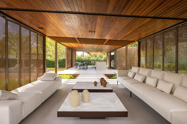 PavilhãoVarandaHouse / Arqbr Arquitetura e Urbanismo-インテリア写真、リビングルーム、パティオ、椅子