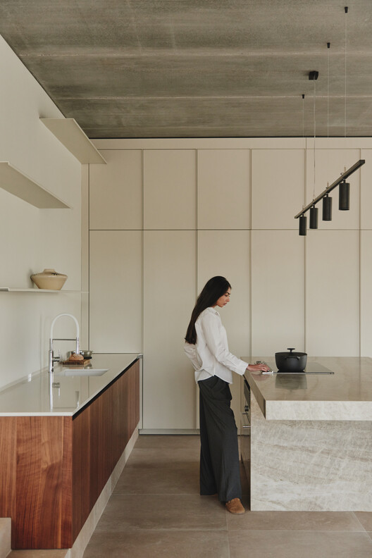 El Recer House / Viraje arquitectura-インテリア写真、キッチン、木材、カウンタートップ、シンク