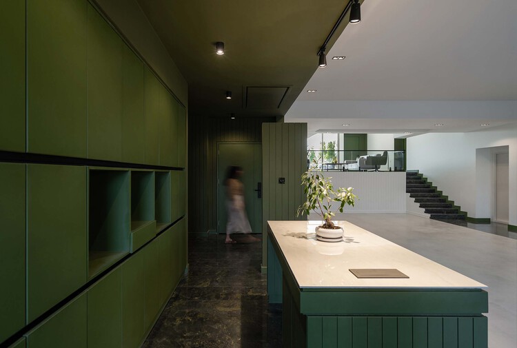 Mian Residential Project / PI Architects-インテリア写真、キッチン、ガラス