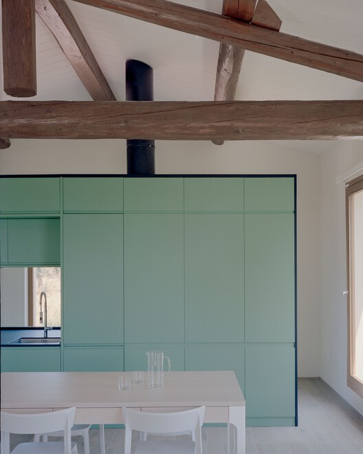 Fienile N Barn Restoration / Fontego Architettura-インテリア写真、キッチン、木材、ドア、ガラス、椅子