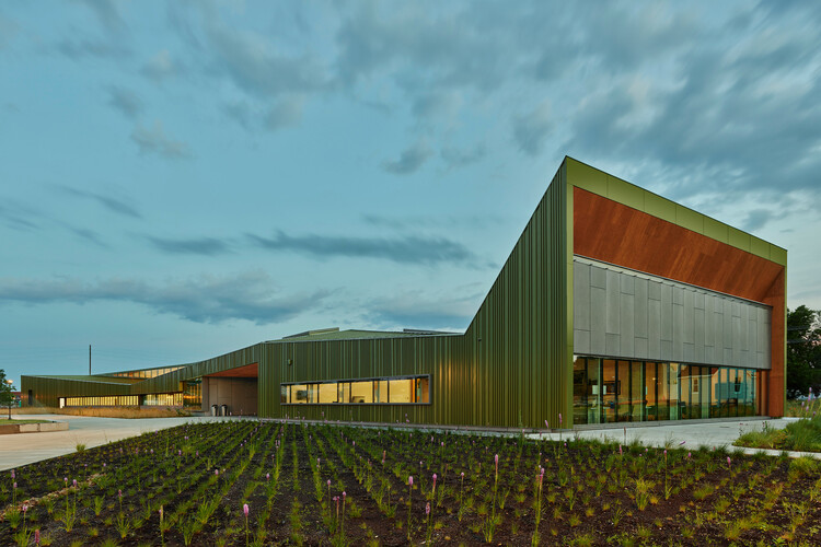 MHCAPは、Marlon Blackwell Architects、Eskewdumezripple、およびAndropogon AssociatesによるThaden Schoolを5番目のアメリカ賞賞受賞者として発表しました。