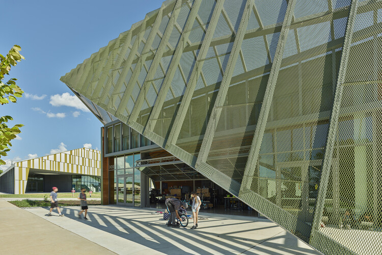 MHCAPは、Marlon Blackwell Architects、Eskewdumezripple、およびAndropogon AssociatesによるThaden Schoolを5番目のアメリカ賞賞受賞者として発表しました。