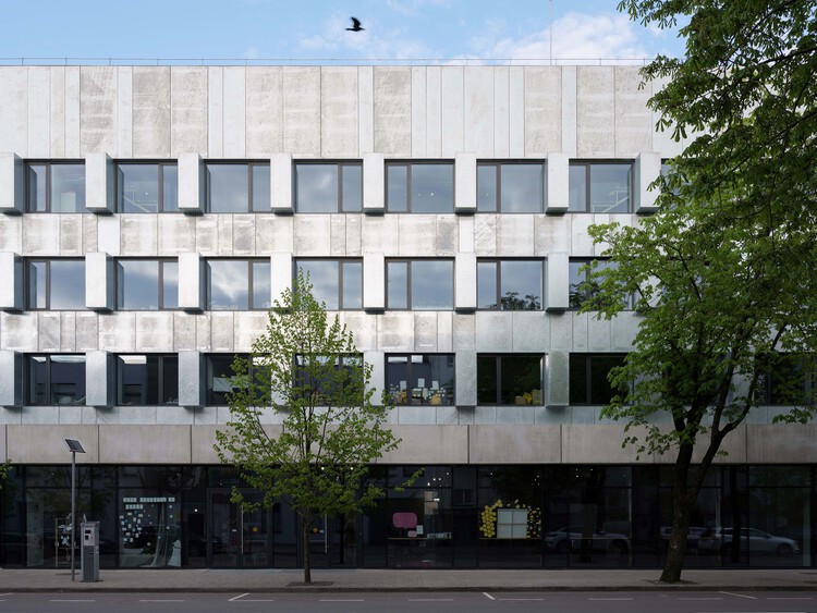 Herojus School / Architectural Bureau G.Natkevicius＆Partners -Exterior Photography、Concrete