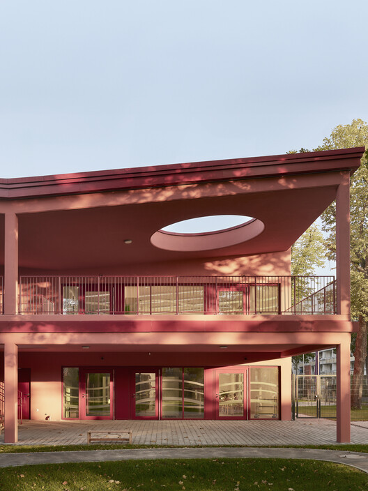 Kita Spreeklang / Schoener und Panzer Architekten Bda-外観写真、列