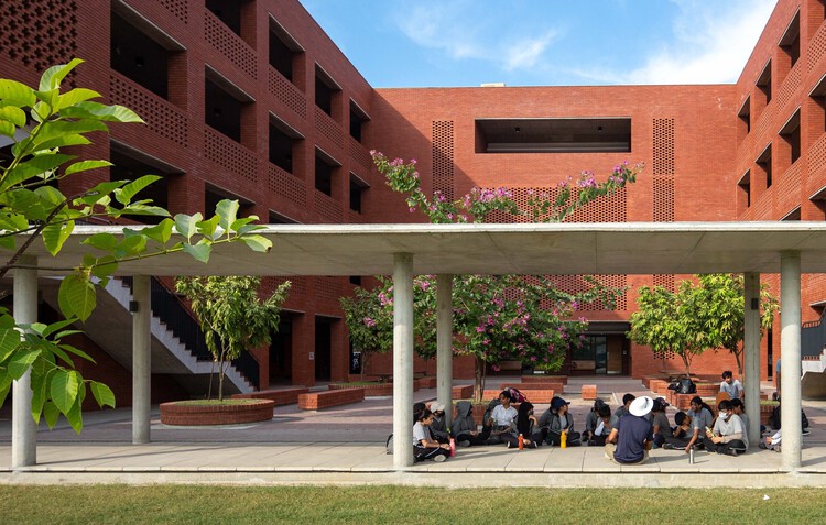 Aga Khan Academy / Shatotto-外観写真、中庭