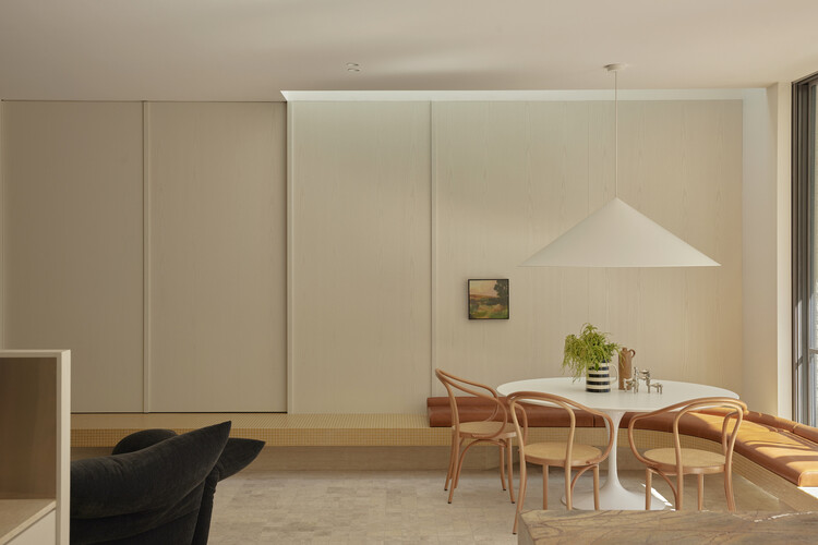 Malvern House / Studio Ceravolo-インテリア写真、ダイニングルーム、木材、照明、椅子