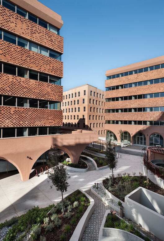 Thessaloniki / Divercity Architectsのηub26オフィスコンプレックス - 外部写真、コンクリート