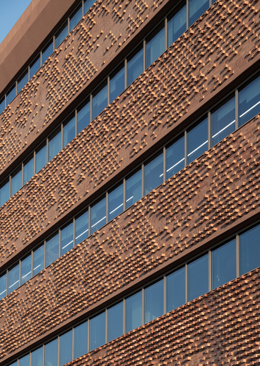Thessaloniki / Divercity Architectsのηub26オフィスコンプレックス - インテリア写真、レンガ