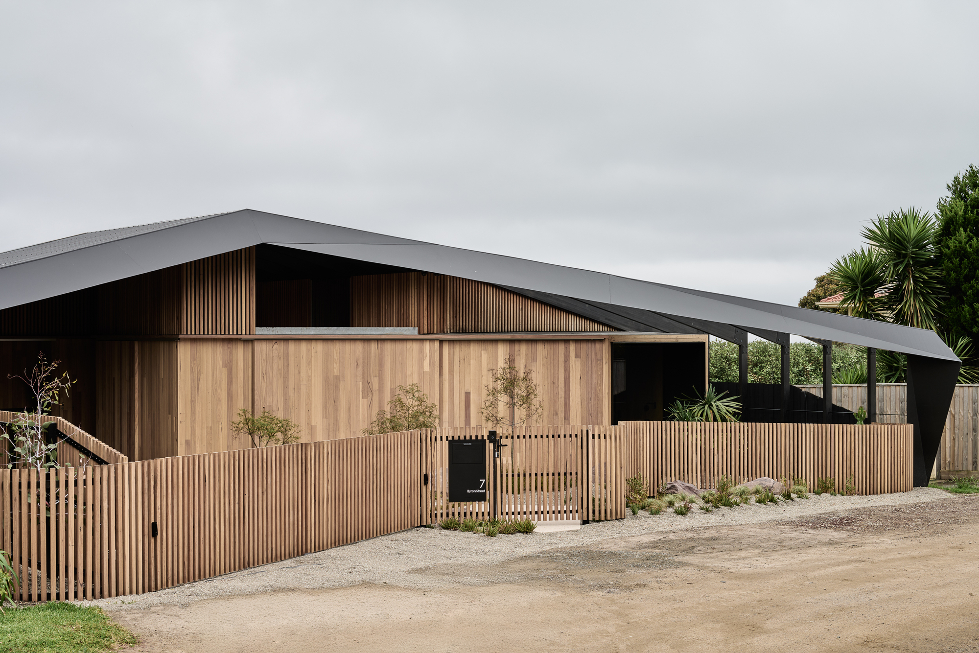 Kross House / Figr Architecture＆Design