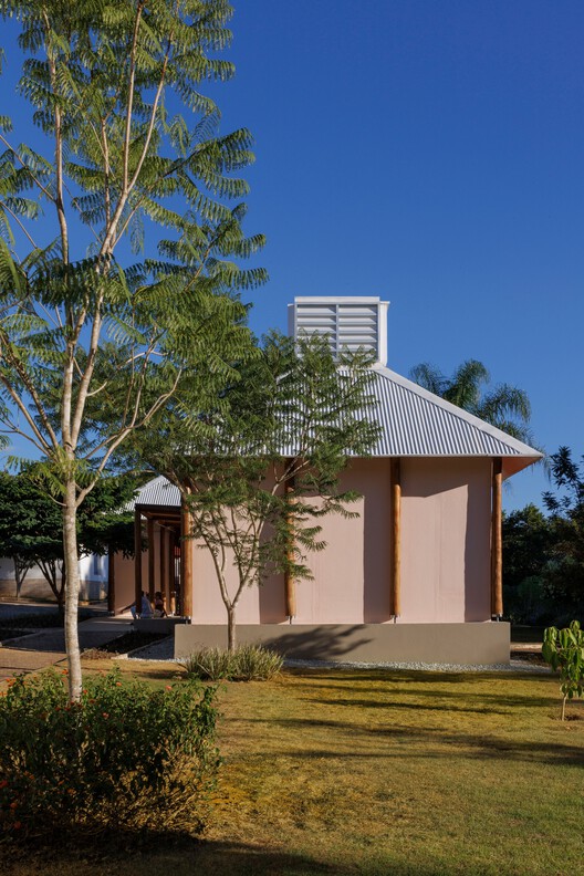 MóduloJoãodeBarroSchool / Mach Arquitetos + biri-外観写真撮影