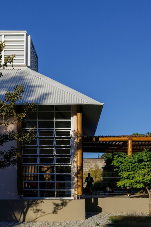 MóduloJoãodeBarroSchool / Mach Arquitetos + biri-外観写真撮影