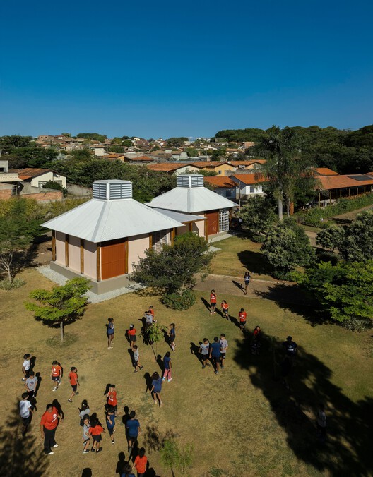 MóduloJoãodeBarroSchool / Mach Arquitetos + biri-外観写真撮影