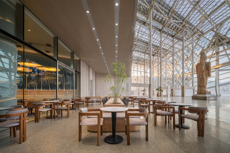 Beano'sCafé / Shewekar Design Studio-インテリア写真、ダイニングルーム、木材、照明、ガラス