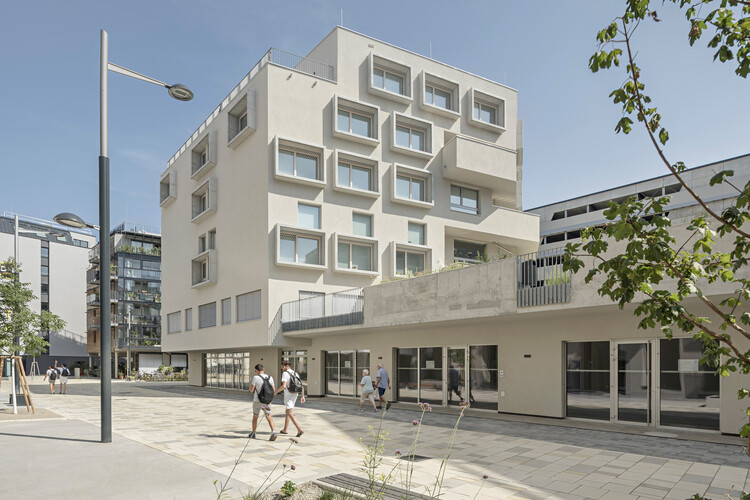 Quartiershaus am Stadtbalkon / Feld72-外観写真、コンクリート、バルコニー