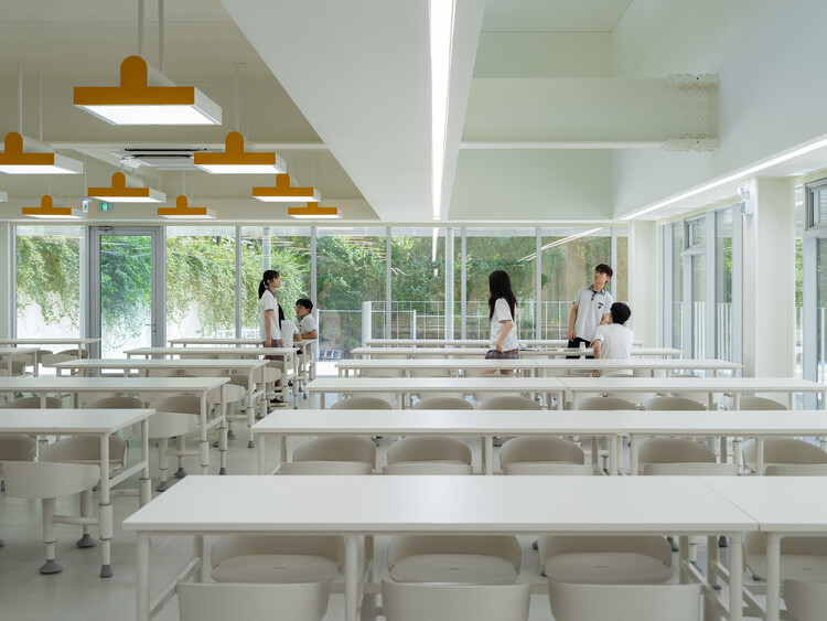 ミラエ高校の科学技術カフェテリアエクステンション /ベアグラウンドアーキテクツ - インテリア写真、ガラス、椅子