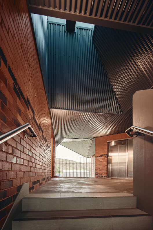 Karrathaシニア高校技術学習施設 / Iredale Pedersen Hook Architects-インテリア写真、木材