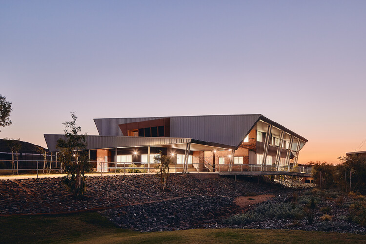 Karrathaシニア高校技術学習施設 / Iredale Pedersen Hook Architects -Image18 of 31