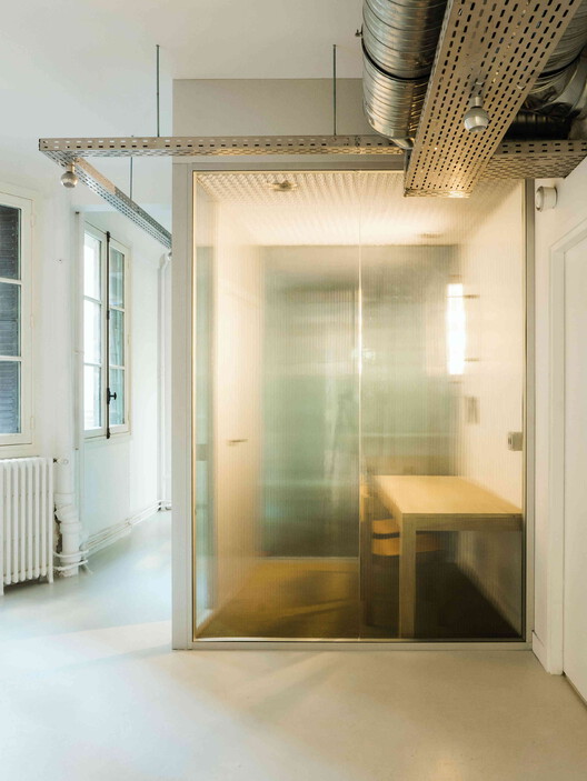 Chez Riot Office Space / uti Architectes-インテリア写真、木材、照明、ガラス