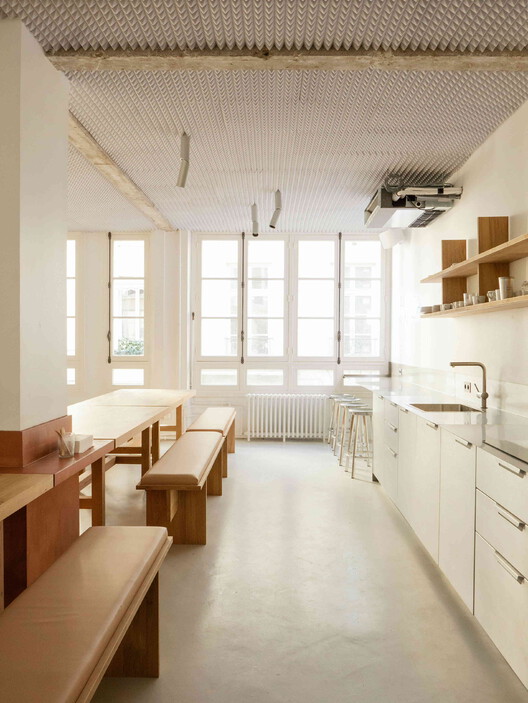 Chez Riot Office Space / uti Architectes-インテリア写真、木、椅子