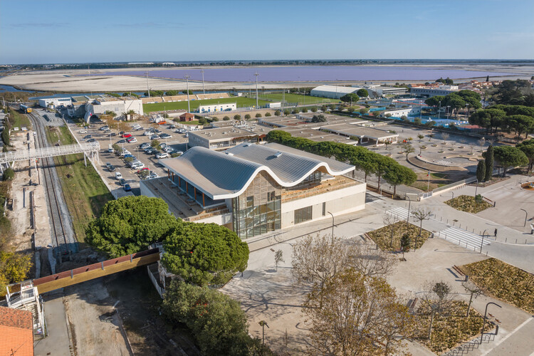 イベントホールL'Agora and Ernest Hemingway Media Library / Ateliers A+ -Exterior Photography
