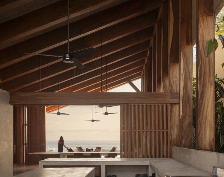 Casa Kani Ini / Tac Taller Alberto Calleja-インテリア写真、木、梁