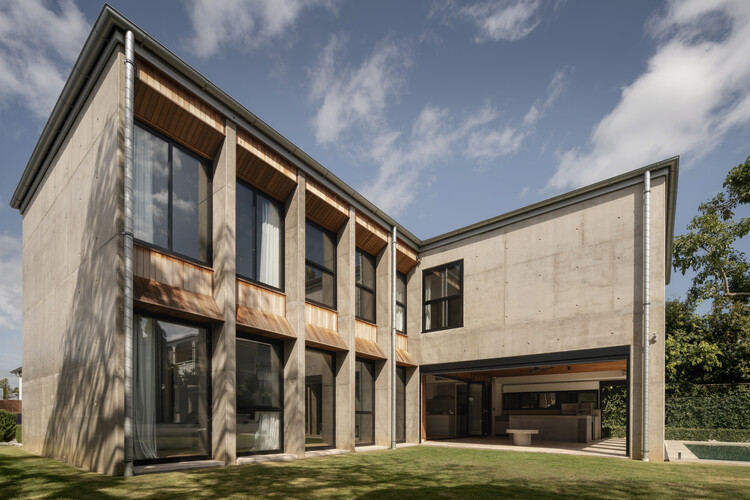 Dohori House / George Koupharitsas Architects -Exterior Photography、Wood、Concrete