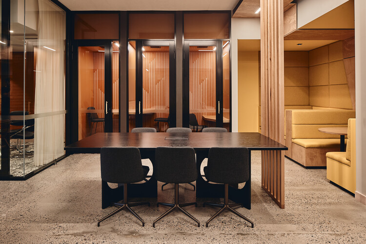 Vitality House + Works / Iredale Pedersen Hook Architects-インテリア写真、木材、照明、椅子、テーブル