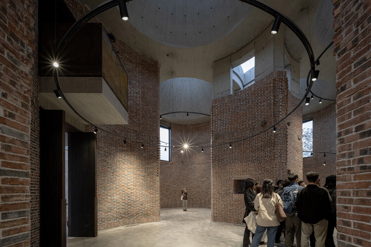 Houhu Art Park / Wcy Regional Studioのストロースタックスペース - インテリア写真、レンガ