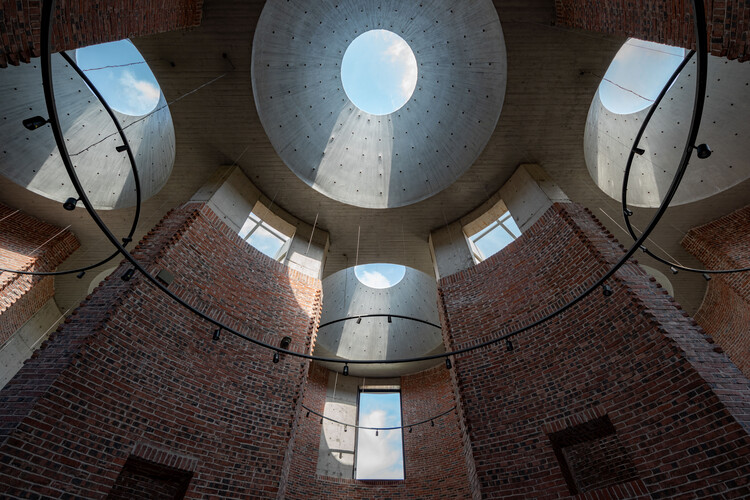 Houhu Art Park / Wcy Regional Studioのストロースタックスペース - インテリア写真、レンガ