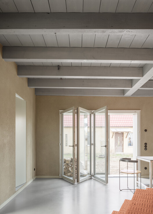 入植者の家の回心 / kloepfel Zeimer Architekten-インテリア写真、木、ドア、ビーム