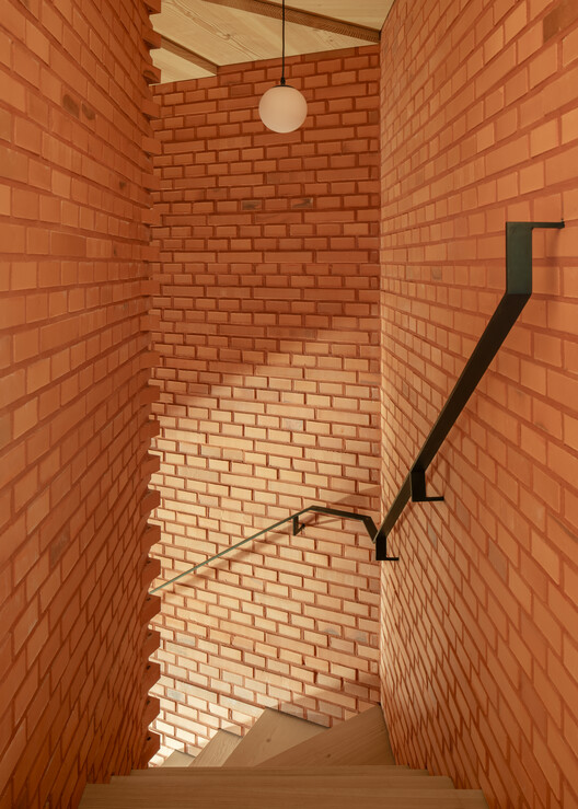 入植者の家の回心 / kloepfel Zeimer Architekten-インテリア写真、木、レンガ