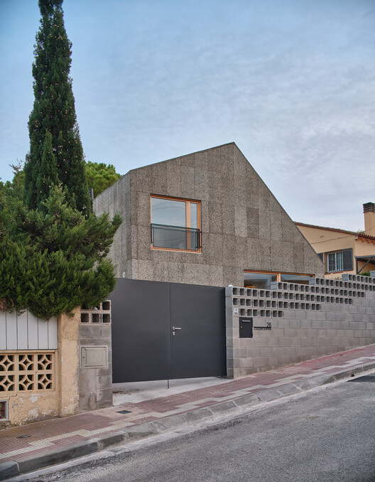 CASA CG / ALVENTOSA MORELL ARQUITECTES-外装写真、コンクリート