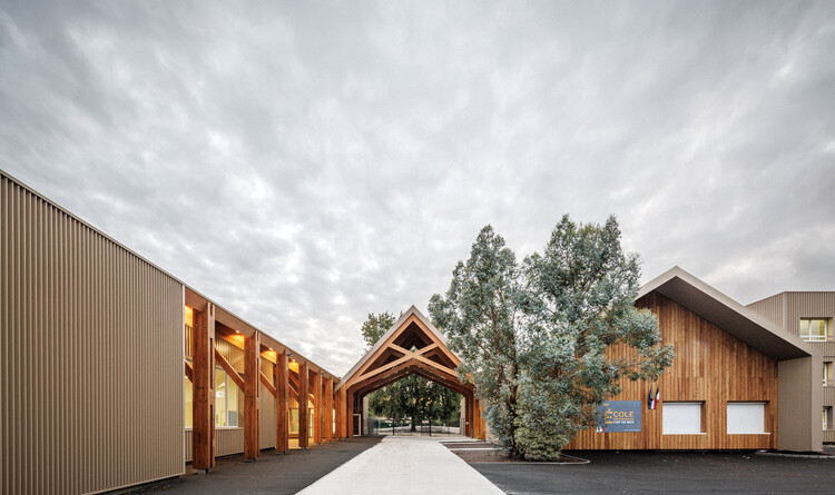 学校グループCAP DE BOS / BPM ARCHITECTEES -Exterior Photography、Wood、Beam