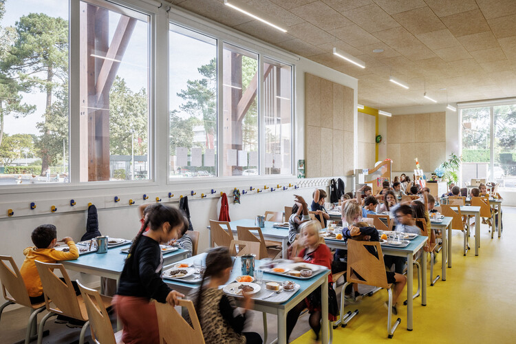 学校グループCAP DE BOS / BPM建築家 - インテリア写真、椅子