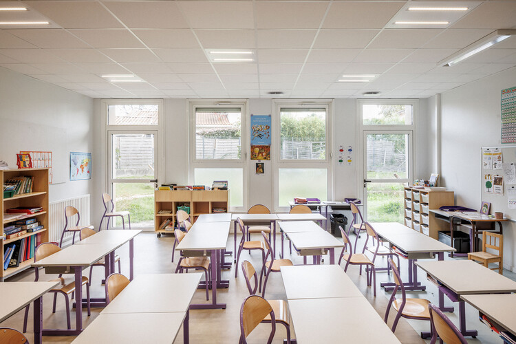 学校グループCAP DE BOS / BPM建築家 - インテリア写真、ダイニングルーム、テーブル、椅子