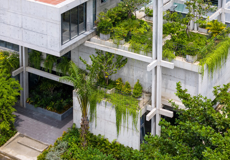 テキスタイルファクトリーオフィス / Ho Khue Architects -Exterior Photography、Balcony
