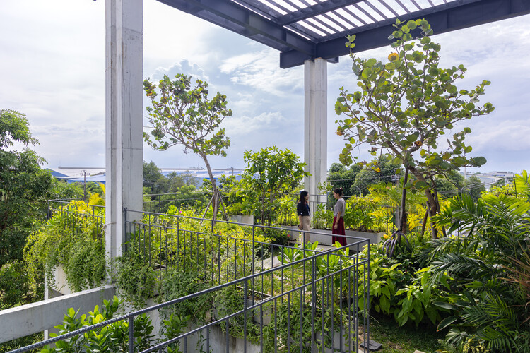 テキスタイルファクトリーオフィス / Ho Khue Architects -Exterior Photography、Garden、Balcony