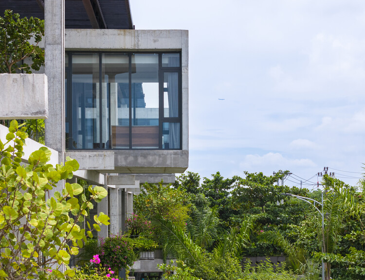 テキスタイルファクトリーオフィス / Ho Khue Architects -Exterior Photography、Concrete、Balcony