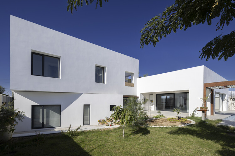 Villa 144 / Lin3rd Architects-外装写真、コンクリート、中庭